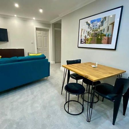 Stylish Two Bedroom Apartment Near Victoria Park Cardiff Exteriér fotografie
