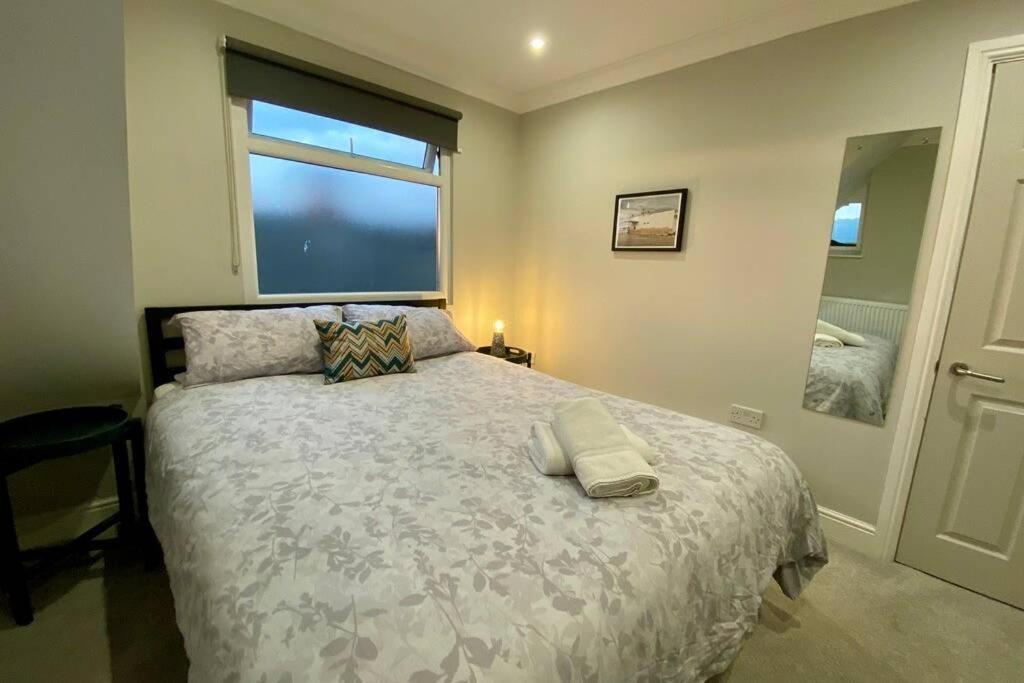 Stylish Two Bedroom Apartment Near Victoria Park Cardiff Exteriér fotografie
