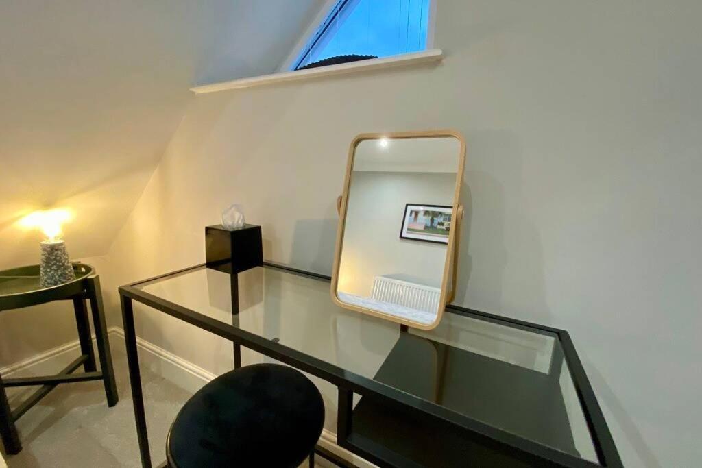 Stylish Two Bedroom Apartment Near Victoria Park Cardiff Exteriér fotografie