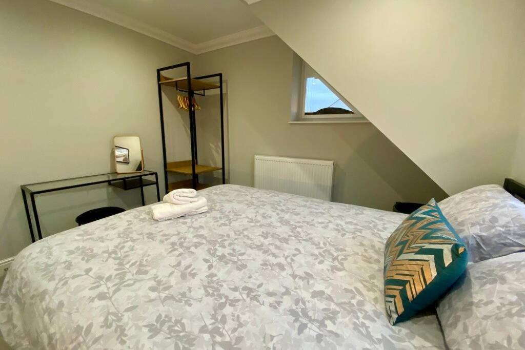 Stylish Two Bedroom Apartment Near Victoria Park Cardiff Exteriér fotografie